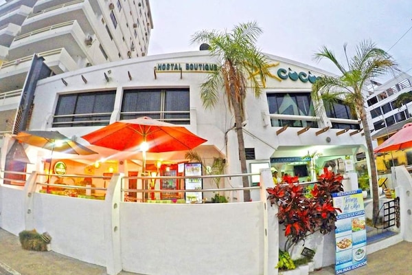 Vista frontal de la propiedad