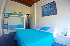 Quadruple Room | Bar mini, cadar katil