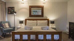 1 slaapkamer, een strijkplank/strijkijzer, wifi, beddengoed