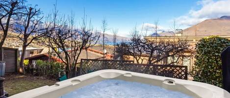 Bañera de hidromasaje al aire libre