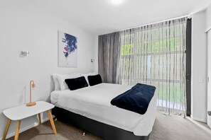 2 Schlafzimmer, Schreibtisch, Bügeleisen/Bügelbrett, Reisekinderbett