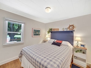 2 bedrooms, desk, iron/ironing board, travel cot