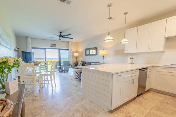 TV - 30A ~ Palms at Seagrove C2 ~ Gulf Front ~ Private Beach Access! (Santa Rosa Beach)