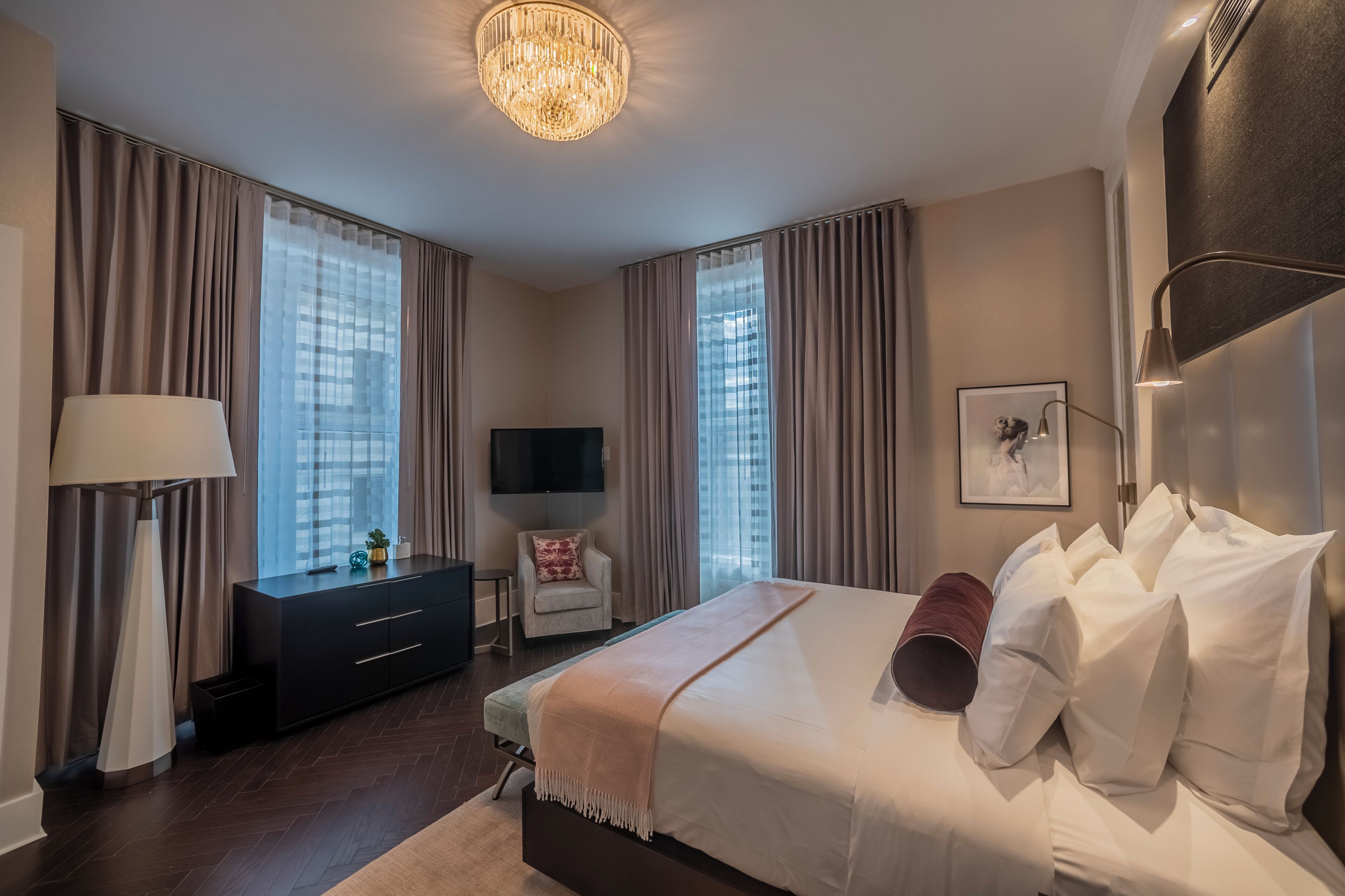 frette italian sheets, premium bedding, in-room safe, laptop workspace