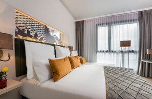 Chambre Triple Confort | 1 chambre, minibar, coffres-forts dans les chambres, bureau