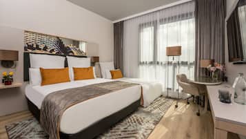 Comfort Triple Room | 1 bedroom, minibar, in-room safe, desk