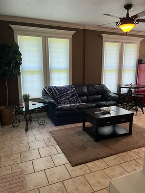Smart TV, video games - West Wing at the Manor w/ Swimming Pond & Sand Volleyball Access (Montgomery)