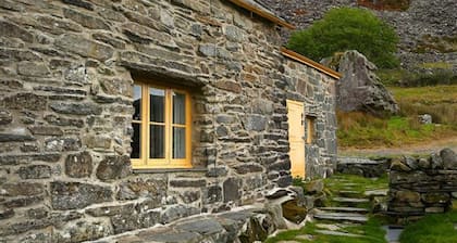 Remote, family, pet friendly, stunning views, log burner, walks from the door.