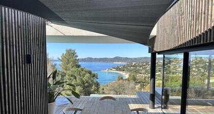 Magnificent contemporary villa with beautiful sea view, heated swimming pool