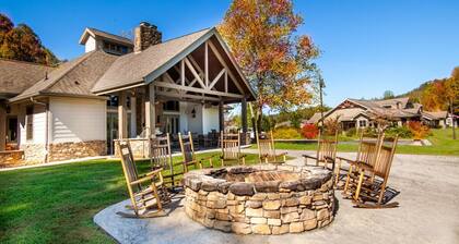 Modern Cades Cove Condo w/ Community Pool