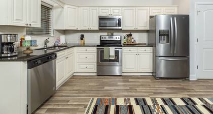 Modern Cades Cove Condo w/ Community Pool