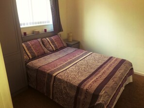 2 bedrooms, iron/ironing board, free WiFi, bed sheets
