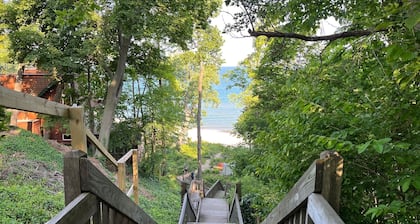 Lake Front Cottage in Michigan's Harbor Country "Sandy Shores 2"