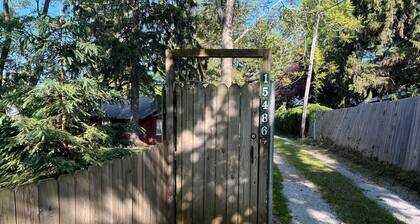 Lake Front Cottage in Michigan's Harbor Country "Sandy Shores 2"