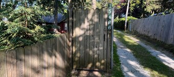 Lake Front Cottage in Michigan's Harbor Country "Sandy Shores 2"