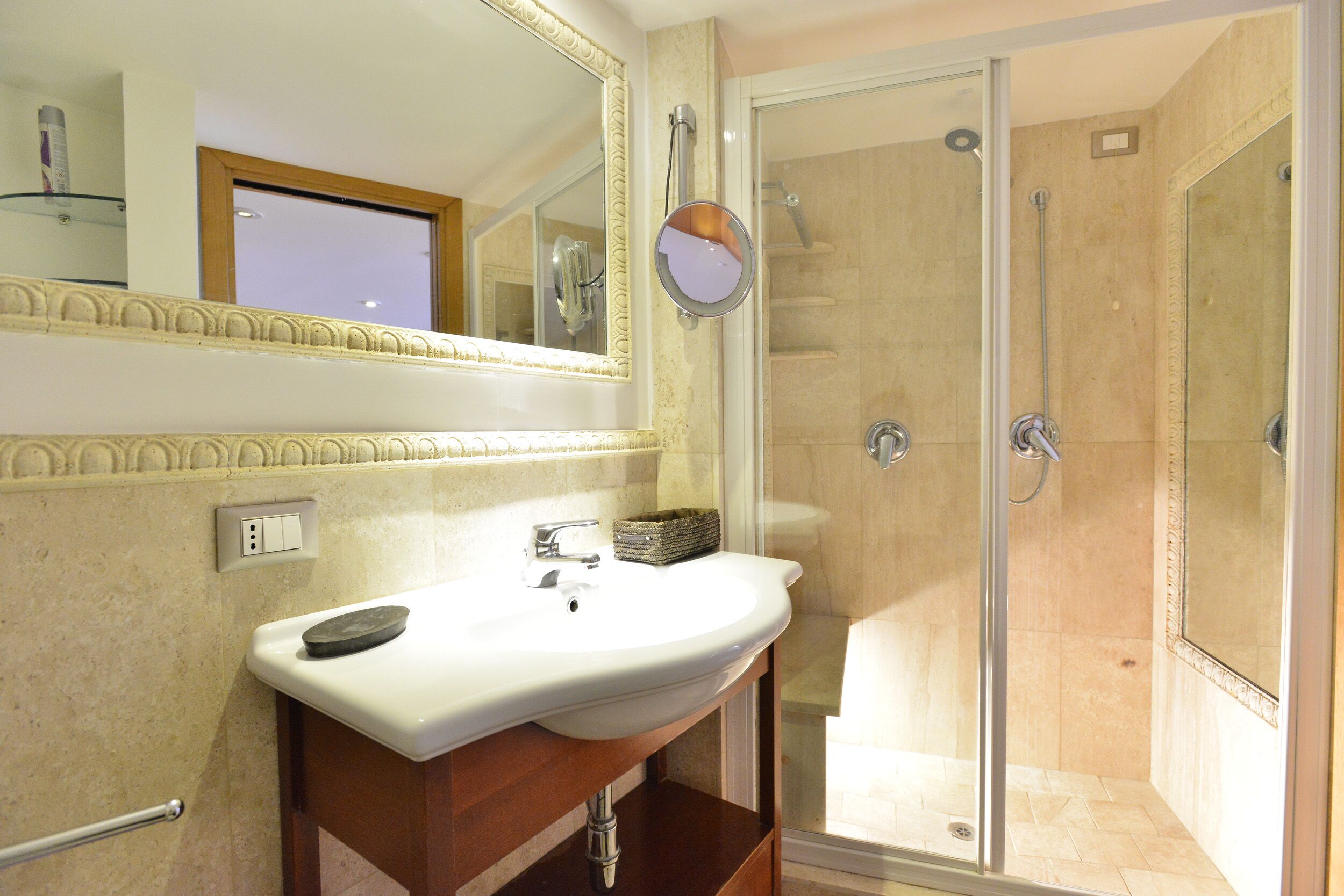 公寓 | 浴室 | 淋浴设施、大花洒淋浴喷头、吹风机、坐浴桶