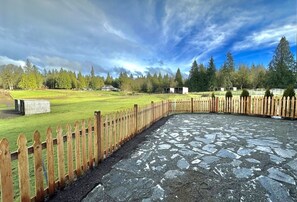 Property grounds - Cosy and Quiet Farm Stay, Overlooking Horse Ranch. (Snohomish)