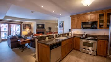 Condo, 1 Bedroom | Private kitchen | Fridge, microwave, oven, dishwasher
