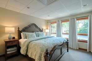 10 bedrooms, desk, iron/ironing board, travel cot