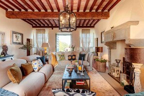 TV, fireplace, DVD player