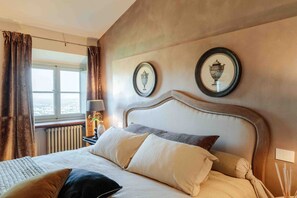 6 bedrooms, iron/ironing board, bed sheets