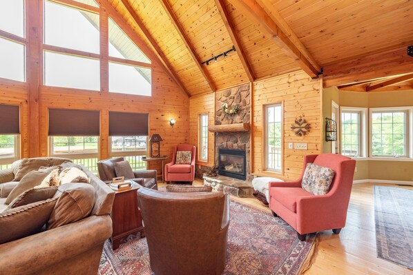 Smart TV, fireplace, DVD player, offices