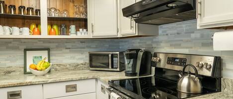 Frigorífic, microones, forn i placa de cuina