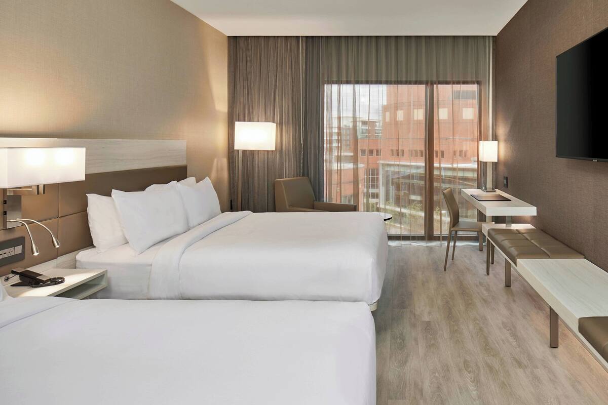 premium bedding, in-room safe, desk, laptop workspace