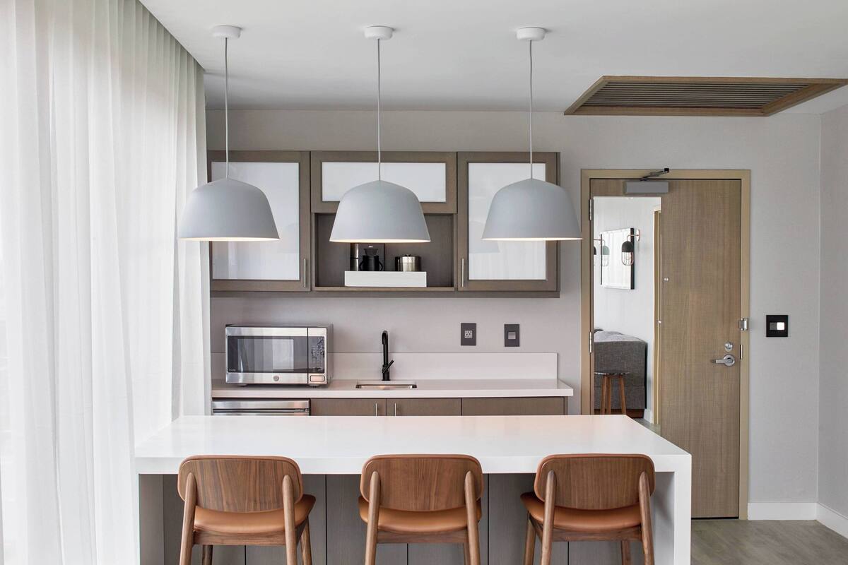 premium bedding, in-room safe, desk, laptop workspace