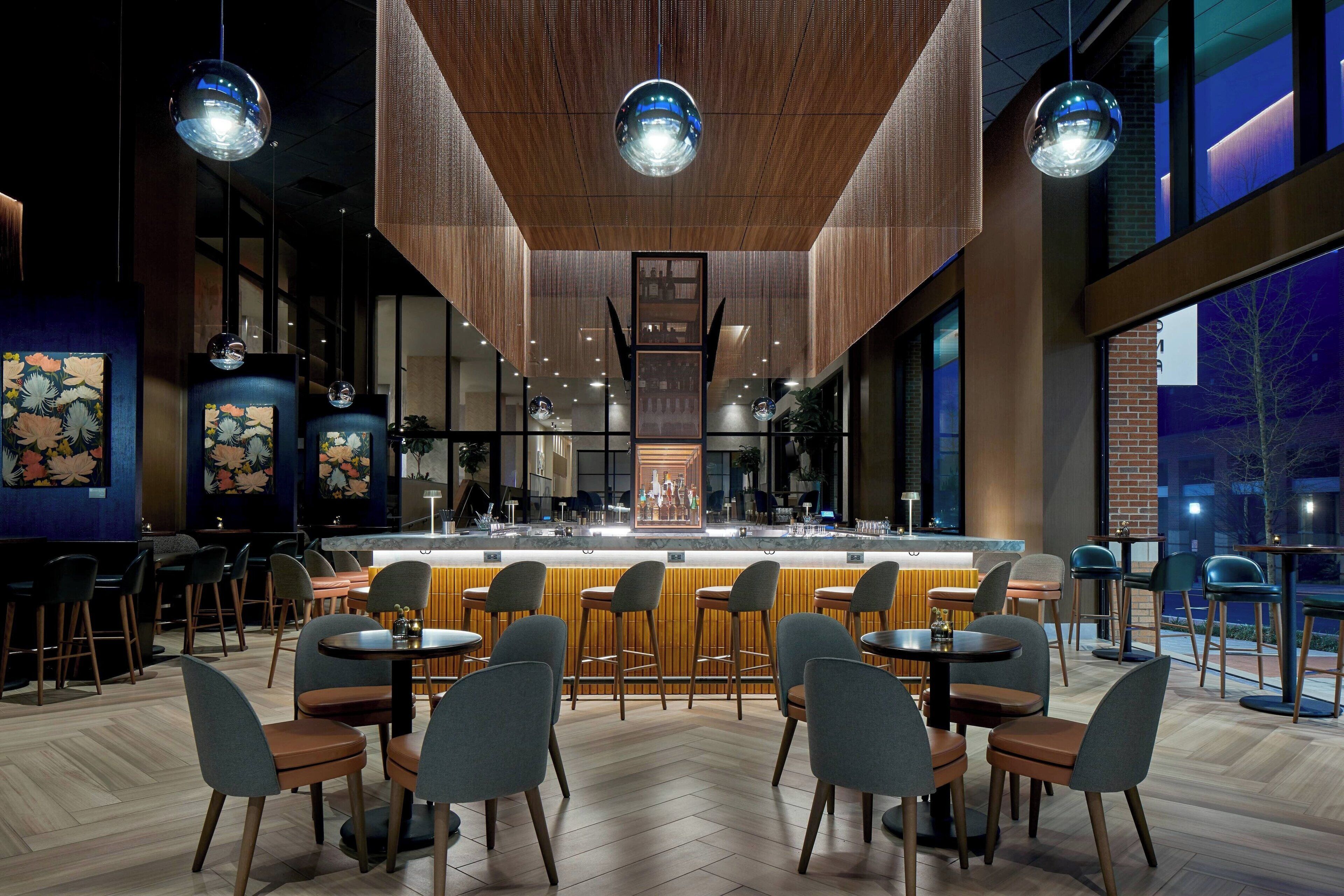 2 bars/lounges, rooftop bar, tapas bar
