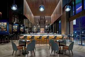 2 bars/lounges, rooftop bar, tapas bar - AC Hotel By Marriott Greenville (Greenville)