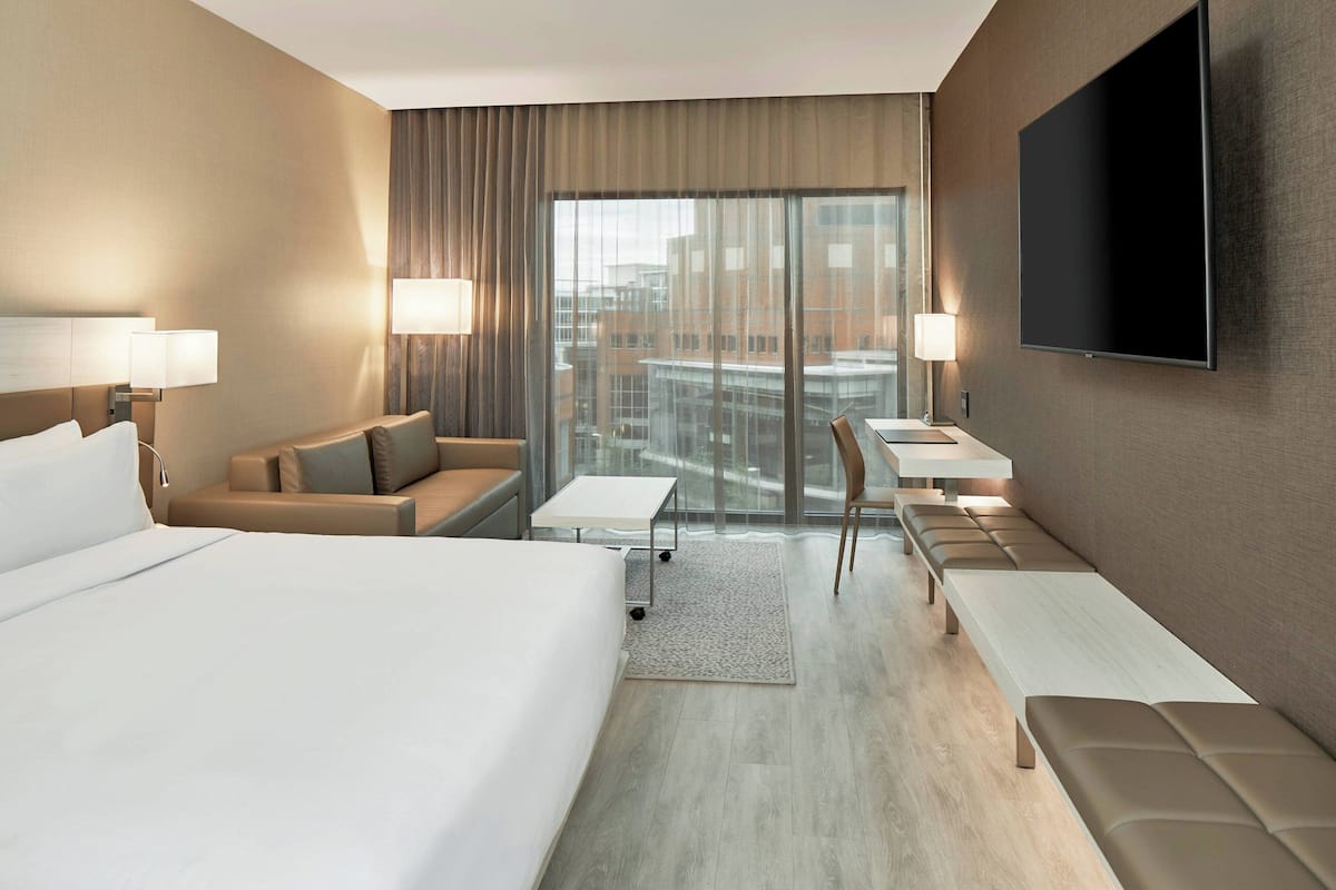 premium bedding, in-room safe, desk, laptop workspace