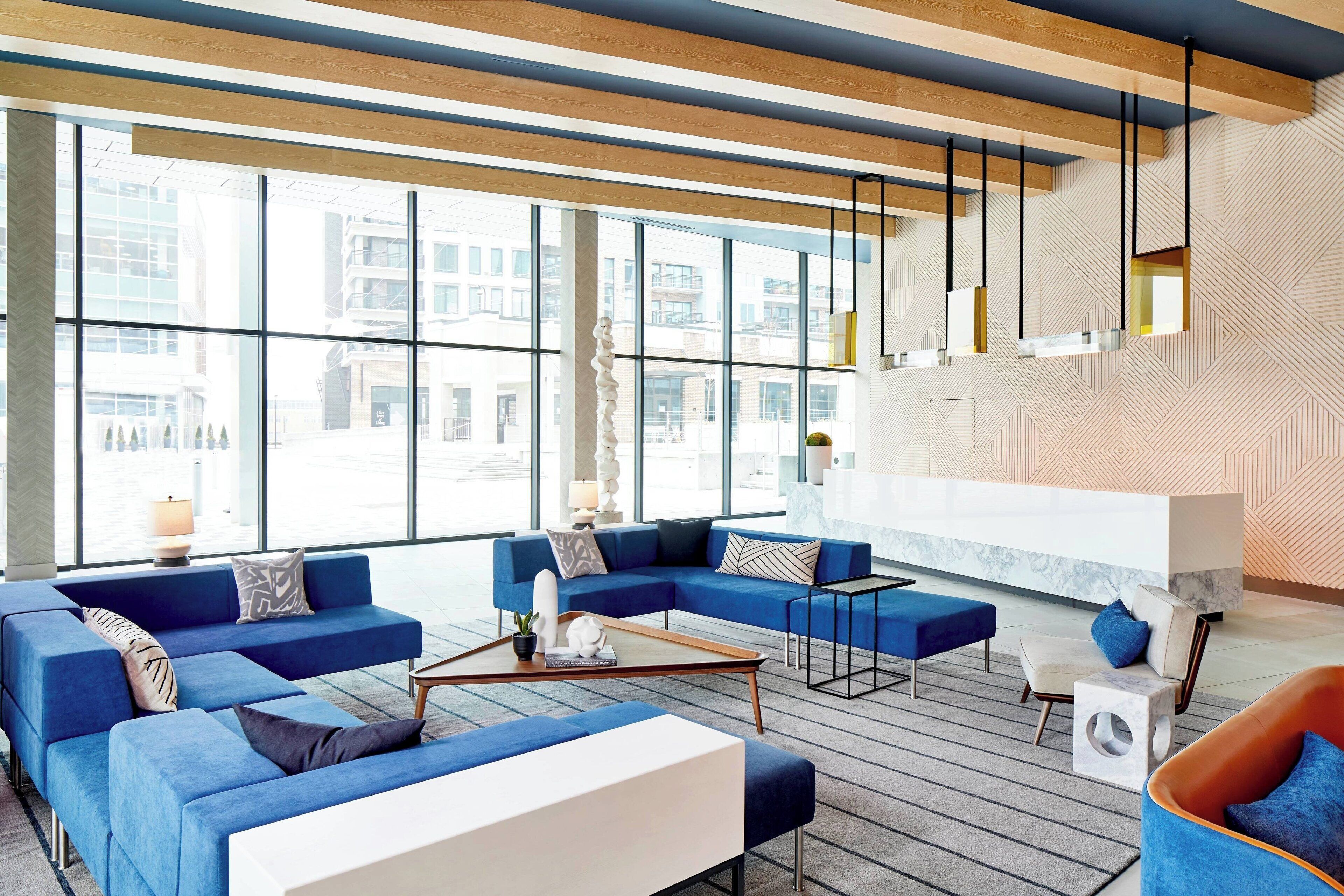 2 bars/lounges, rooftop bar, tapas bar