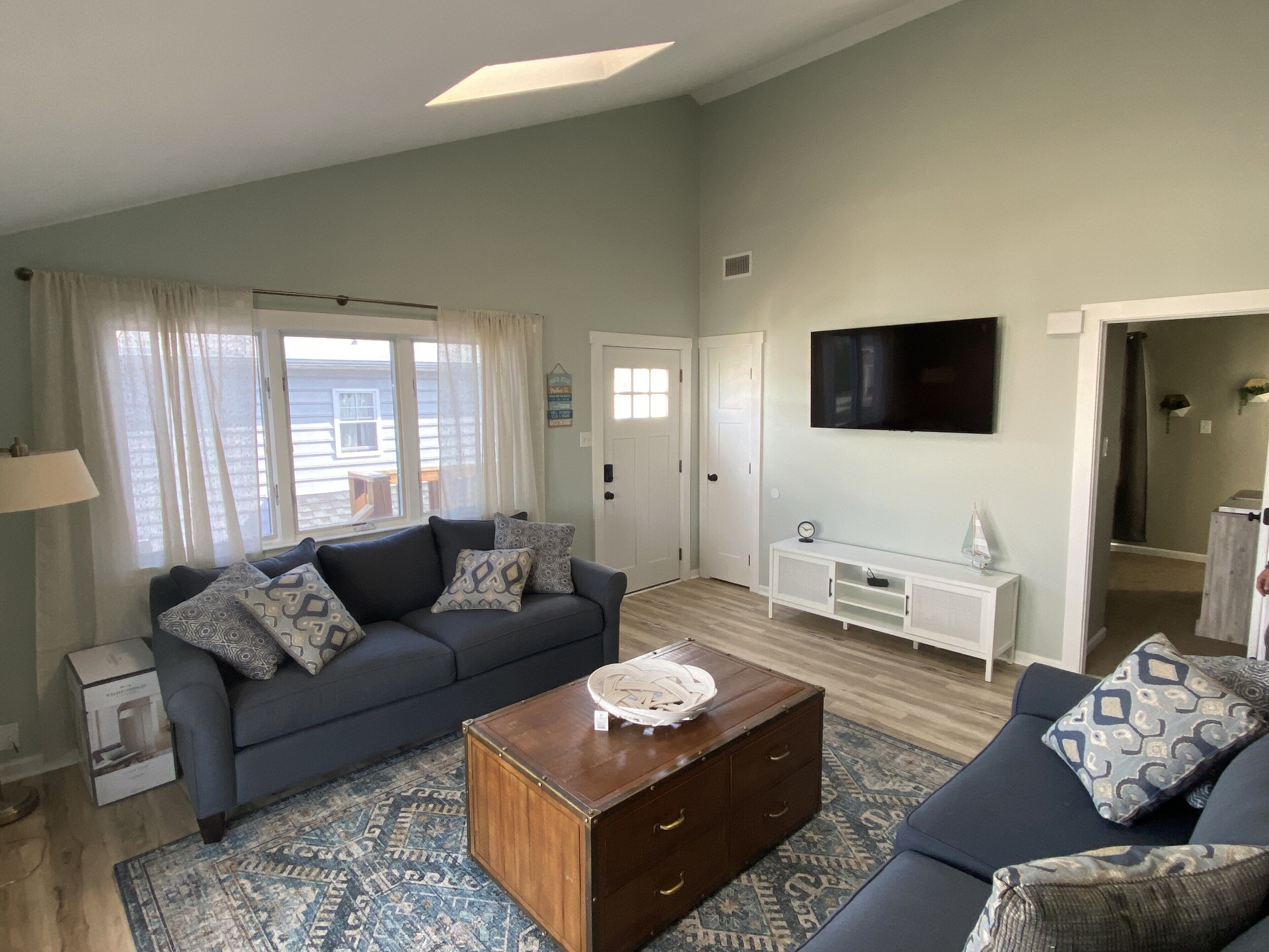 Ocean View 2nd Story -Newly Renovated- Private Custom Condo
