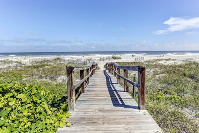 AMAZING OCEANFRONT VIEWS FROM MASTER SUITE TURTLE DUNES, OMNI RESORT AMELIA FL