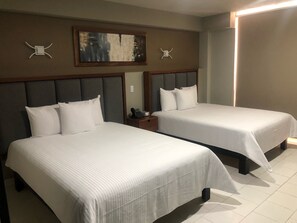 Junior queen | Bathroom
