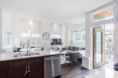 PRIVATE - West Coast Luxury Living