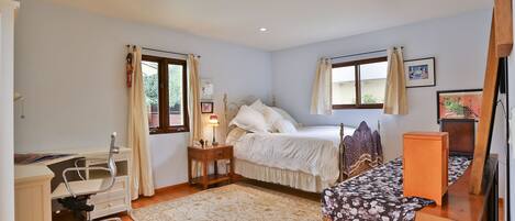 4 habitaciones, tabla de planchar con plancha, wifi y ropa de cama