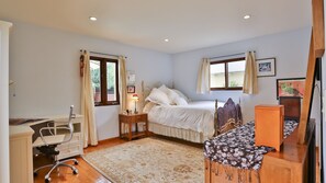 4 chambres, fer et planche à repasser, Wi-Fi, draps fournis