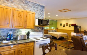 Fridge, microwave, oven, stovetop - Bison Pines-Peace & Quiet South of Custer on 51 acres. No Cleaning Fee! (Custer)