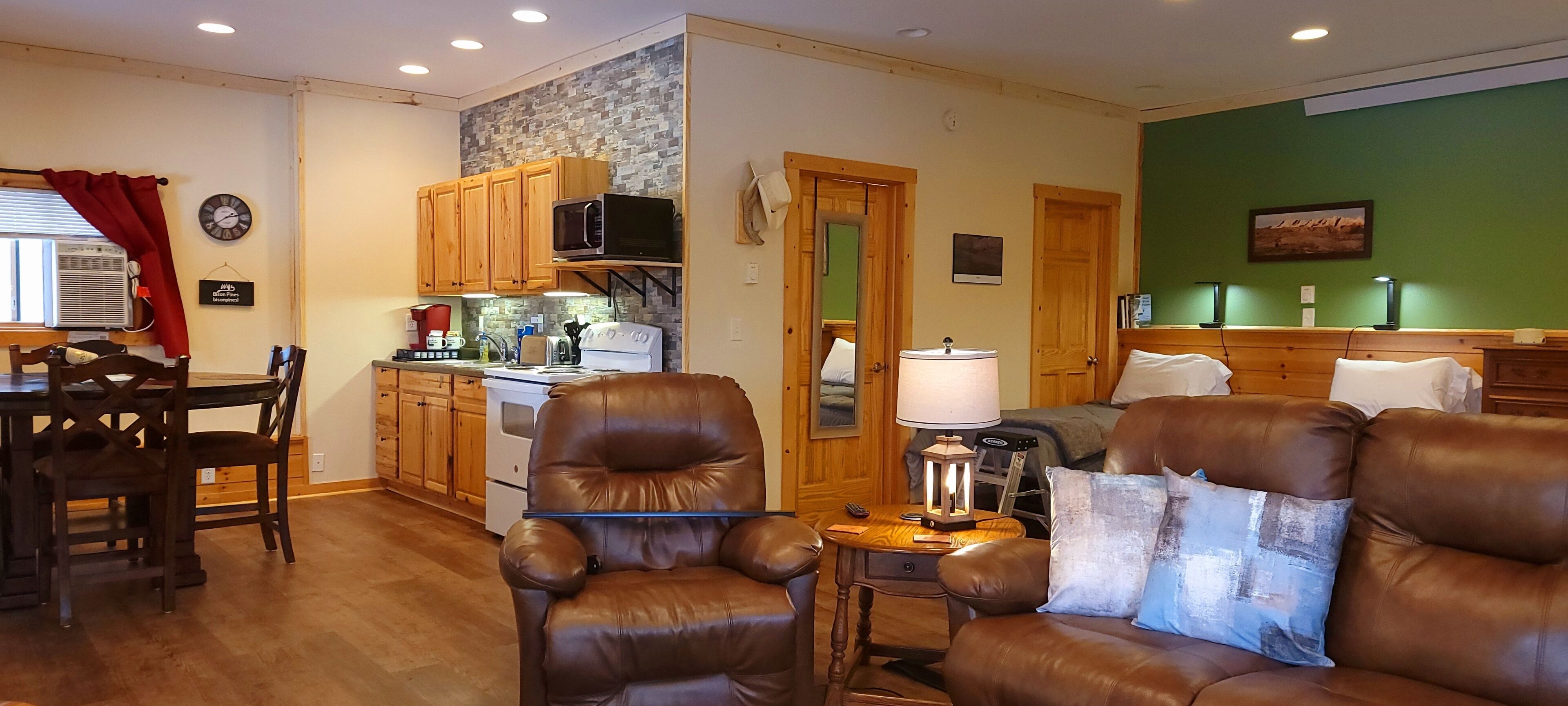 Smart-TV, DVD-spiller og bøker