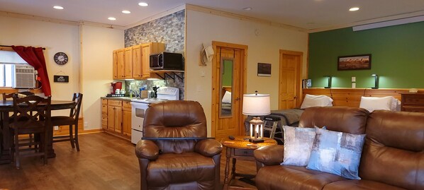 Smart-TV, DVD-spiller og bøker