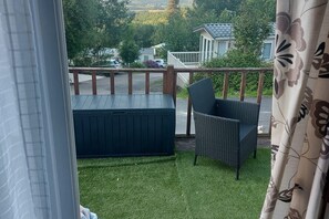 Terrace/patio - Lodge - Sleeps 6 With Pool Access (St Leonards-On-Sea)