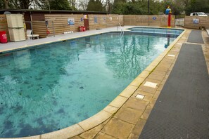 Cabin | Pool - Lodge - Sleeps 6 With Pool Access (St Leonards-On-Sea)