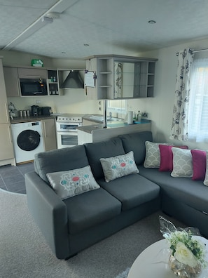 Cabin | Interior detail - Summer Lodge Luxury Caravan in Hastings Free Wifi (St Leonards-On-Sea)