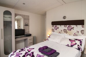 Cabin - Lodge - Sleeps 6 With Pool Access (St Leonards-On-Sea)