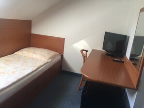 Chambre Double Économique | Rideaux occultants, Wi-Fi gratuit, draps fournis