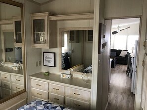 2 habitaciones, tabla de planchar con plancha y wifi gratis 