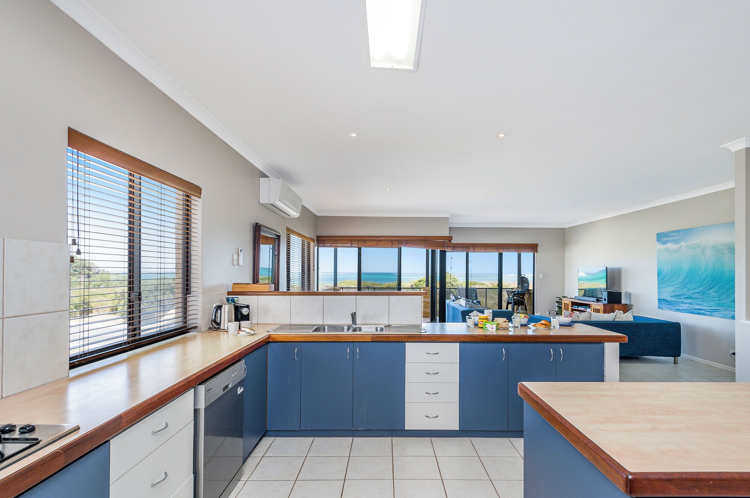 Réfrigérateur, micro-ondes, four, lave-vaisselle