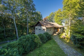 Exterior - Enchanted Mountain Hideout (Maggie Valley)